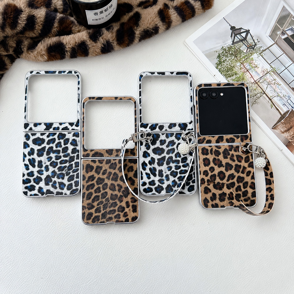 Phone Accessories Design - حافظة هاتف قابلة للطي بطبعة جلد