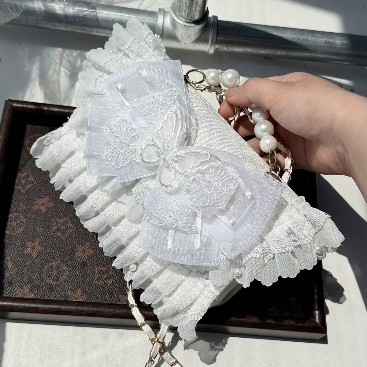 حقائب كروس بودي بيضاء على طراز - مراجعة Phone Accessories Design وسعره