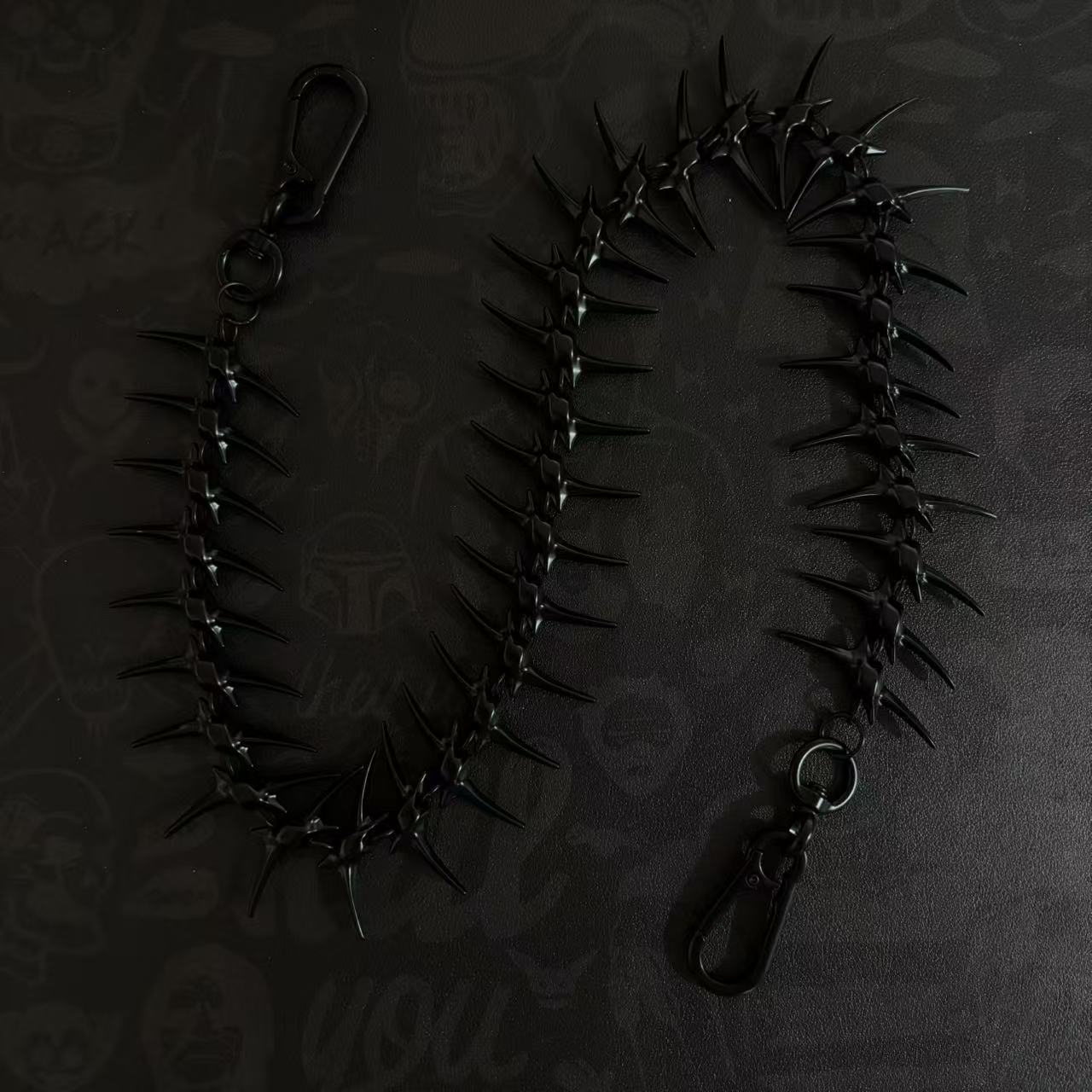 سلسلة بنطلون معدنية سوداء غير  - مراجعة Phone Accessories Design وسعره